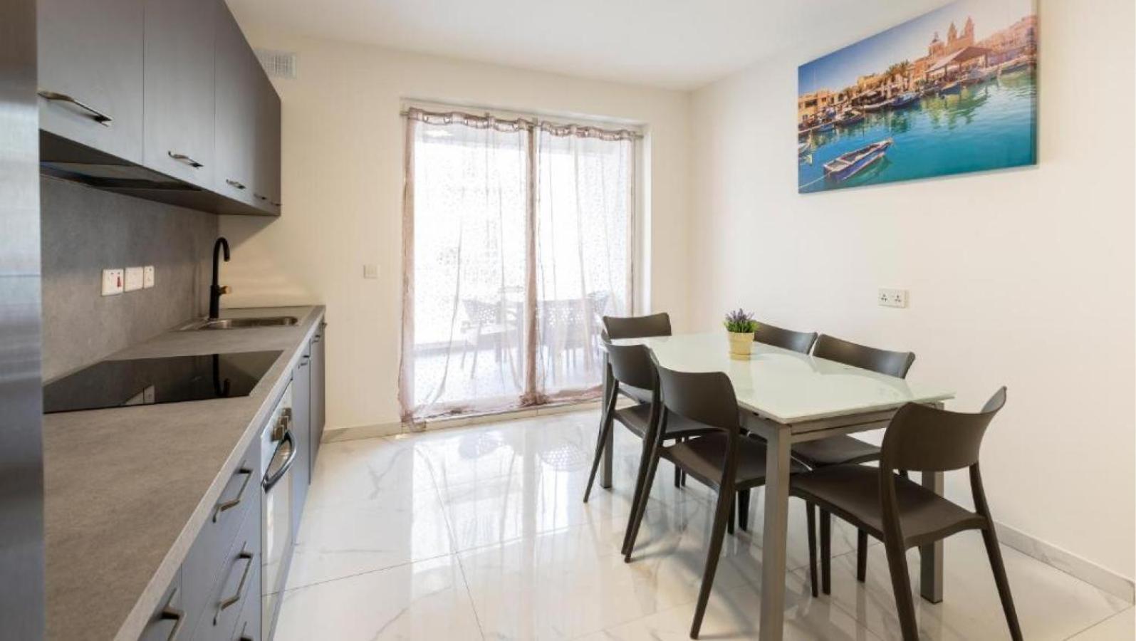 Emerald Suite เซนต์พอลส์เบย์ ภายนอก รูปภาพ